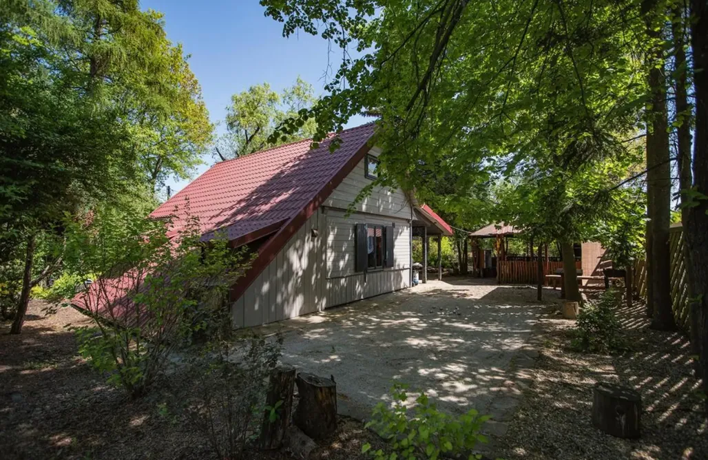 noclegi AlohaCamp Skrzatowa Kryjówka z Sauną i Jacuzzi w Lesie 1