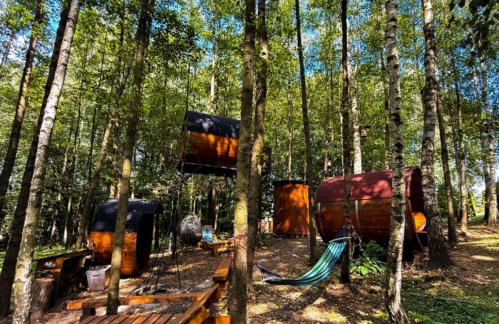 Noc Spadających Gwiazd 2026 💫 Leśne Spanie Glamping domek na drzewie  2