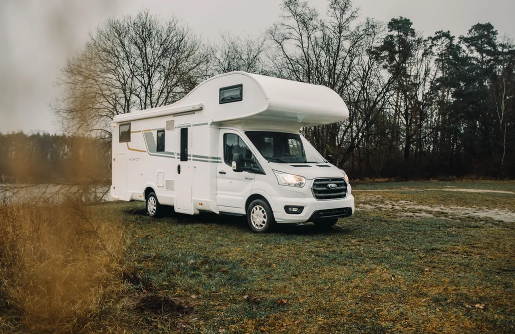 Kamper alkowa - Apartament na kołach (6 os.) AlohaCamp