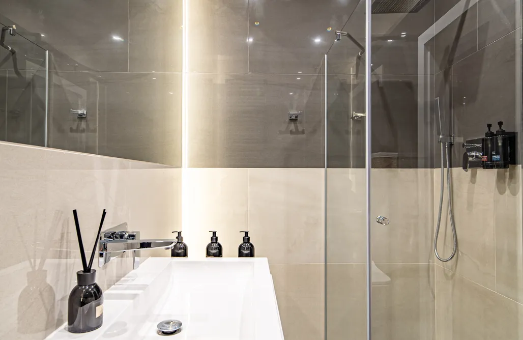 AlohaCamp Sowa Hill SPA | Pokój 204 – widok na Góry Sowie, jacuzzi & sauna 1