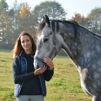 Anna gospodarz Dom skandynawski na terenie Stadniny koni