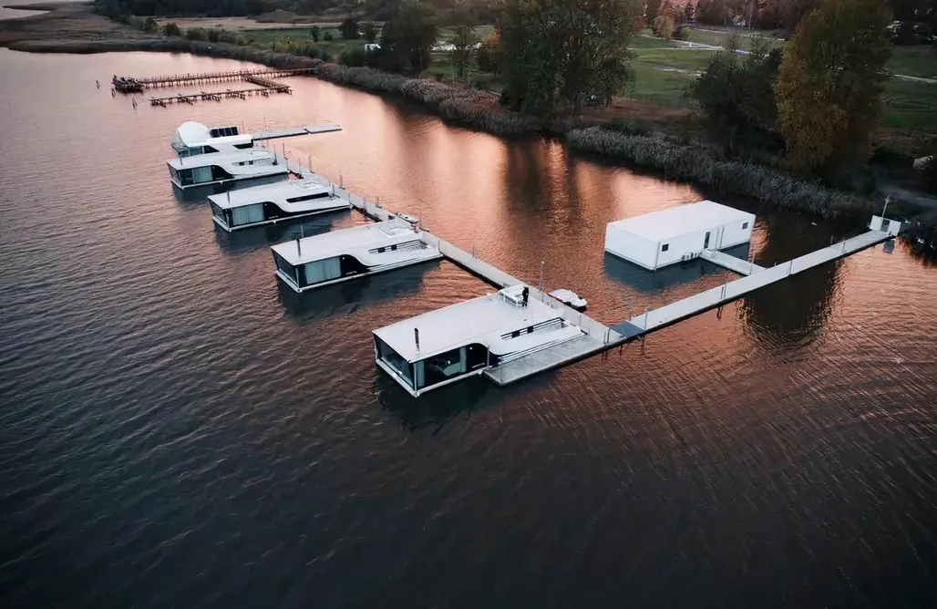 Pole Namiotowe Grzybowo Grand HT Houseboats - domki na wodzie 2