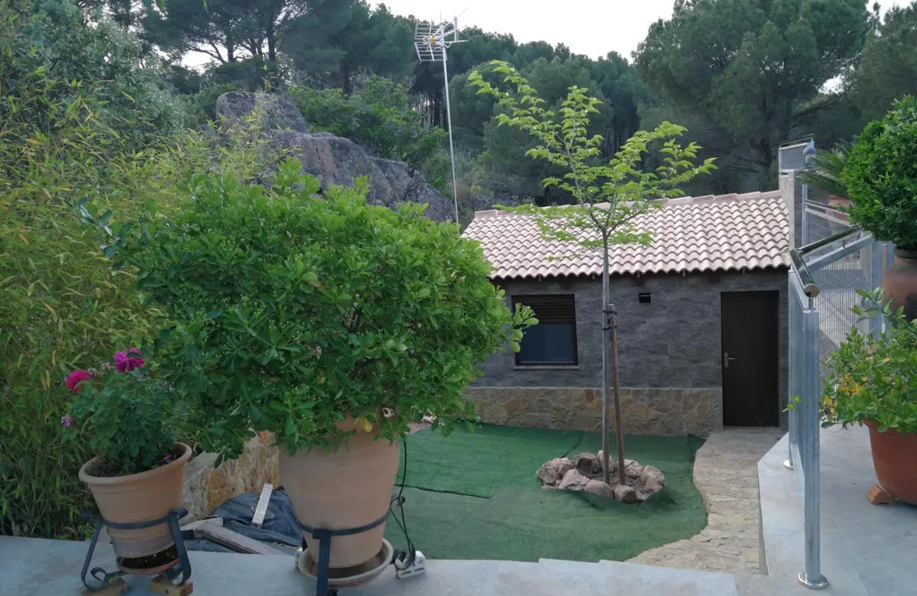 alojamientos AlohaCamp Cabaña de madera junto al lago Las Jaras 1