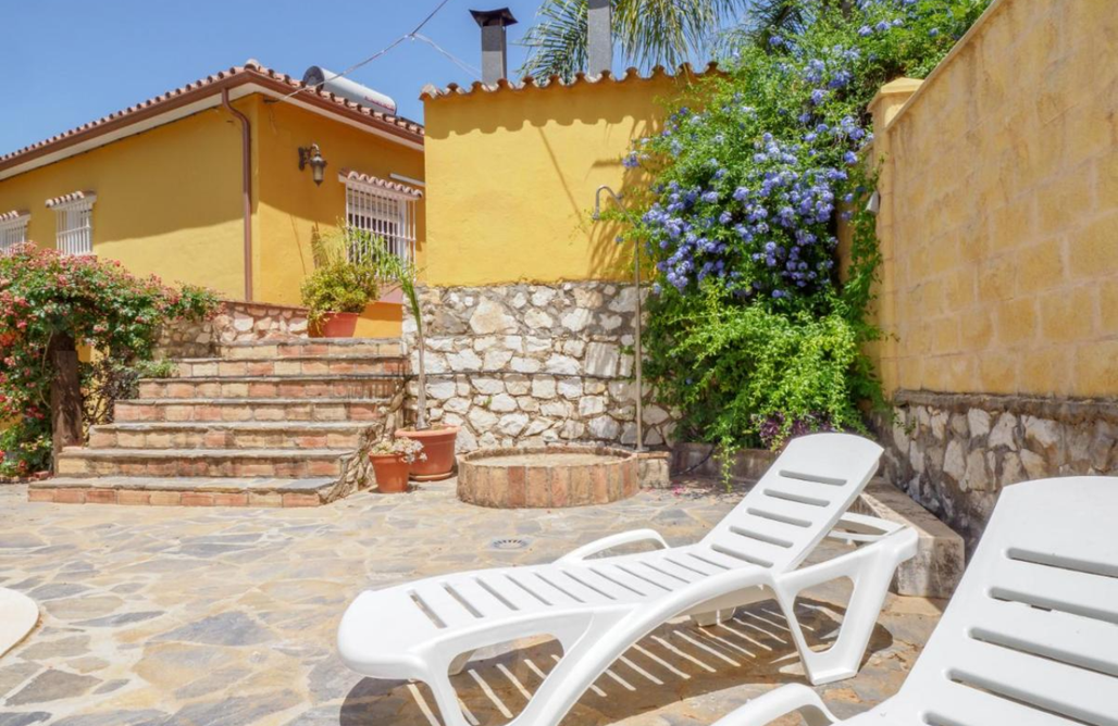 AlohaCamp accommodation Casa Rural Cruz de Piedra 1