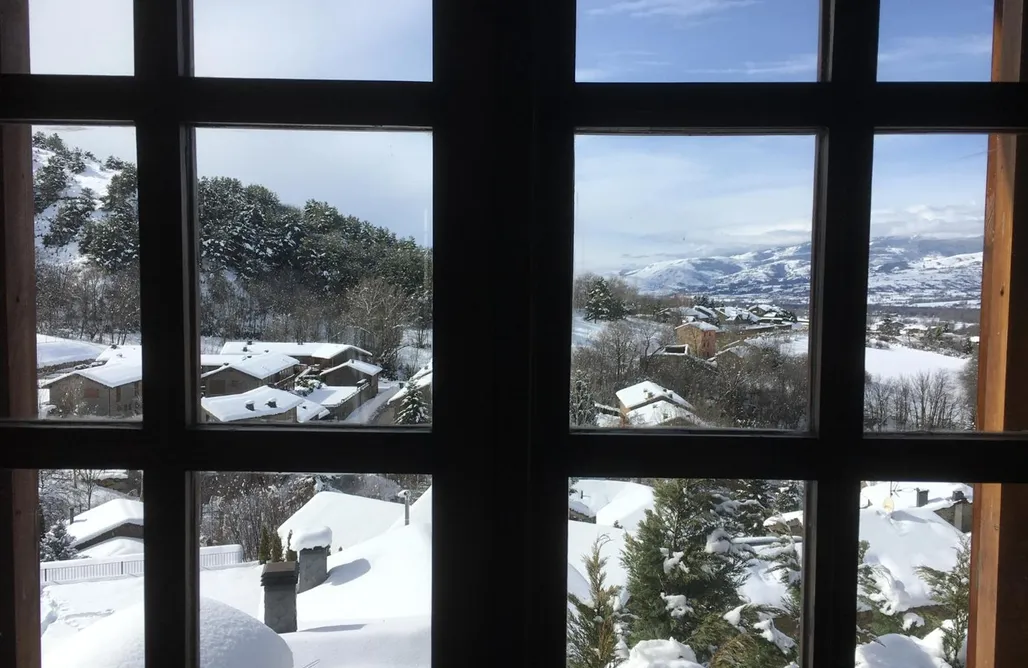 AlohaCamp accommodation La Caseta de Queixans con chimenea 1