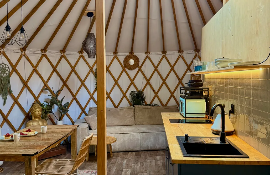 alojamientos AlohaCamp Jurta nad Zegrzem 4