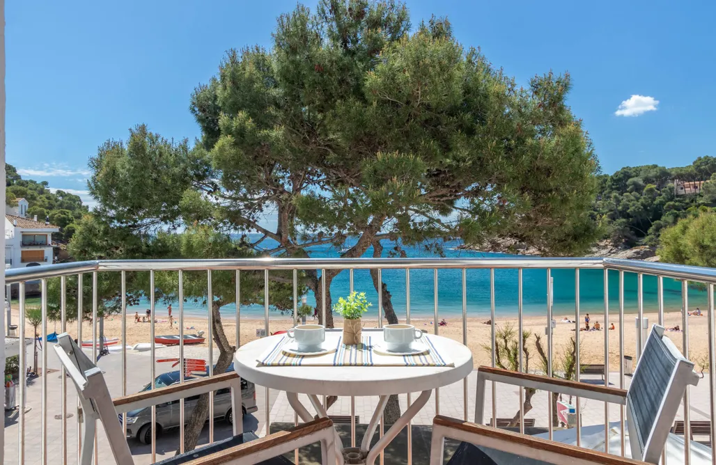 AlohaCamp accommodation Apartamento frente al mar en Tamariu II 5