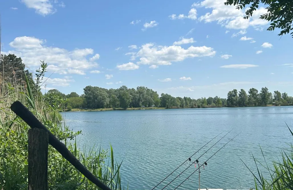 Lotus Apartment on the Lake AlohaCamp