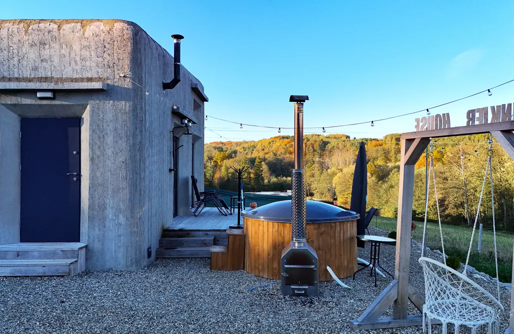 AlohaCamp accommodation Bunkier House Apokalips 4