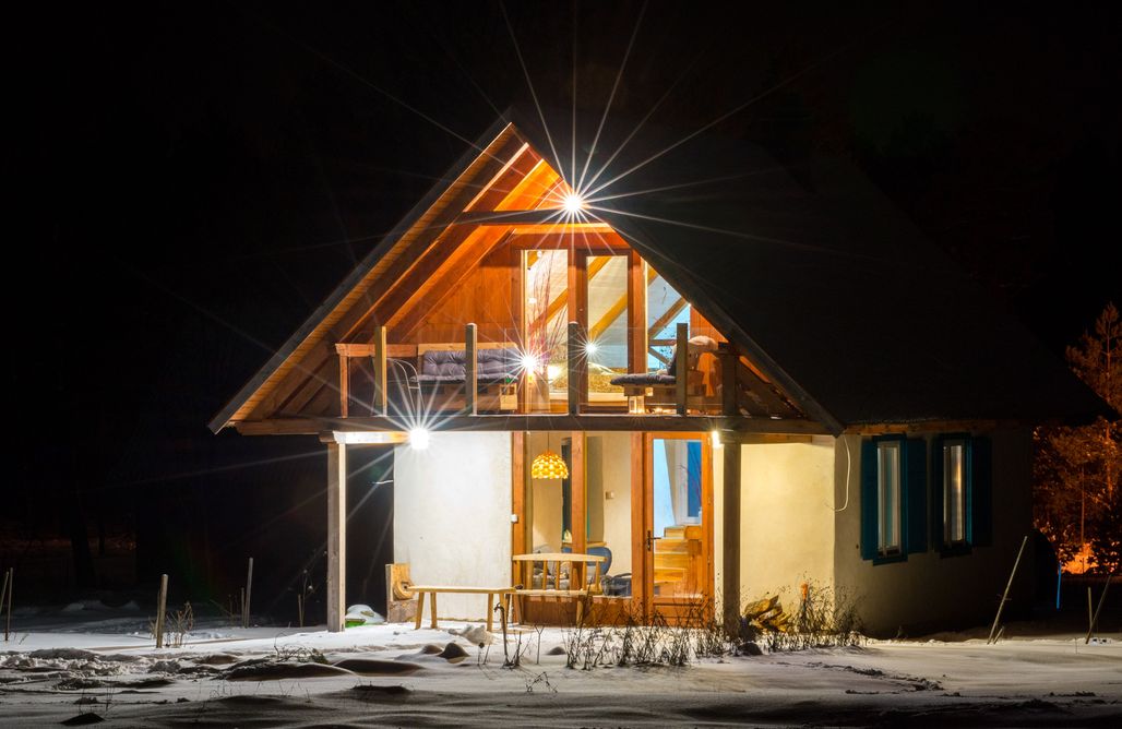 noclegi AlohaCamp Dwie Morgi Roztocza - domek z gliny i słomy 5