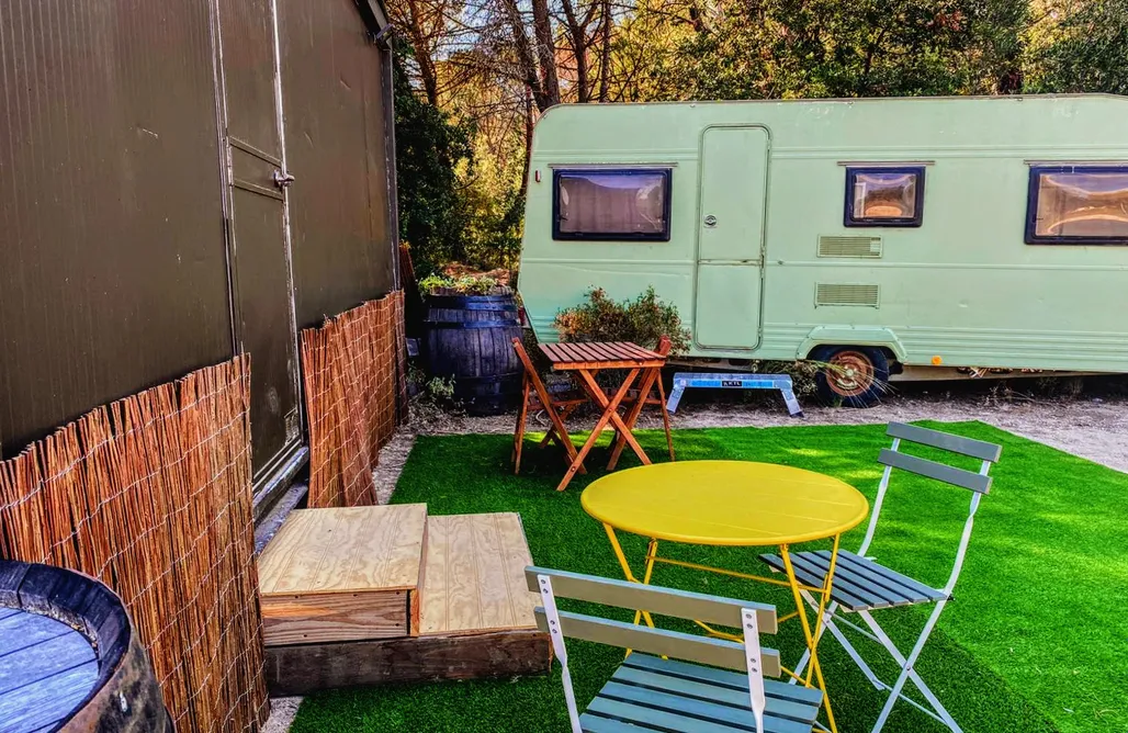 alojamientos AlohaCamp Casita Container con opción a caravana Vintage 2