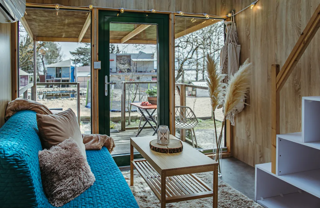 AlohaCamp Mały namiot w drzewach 3