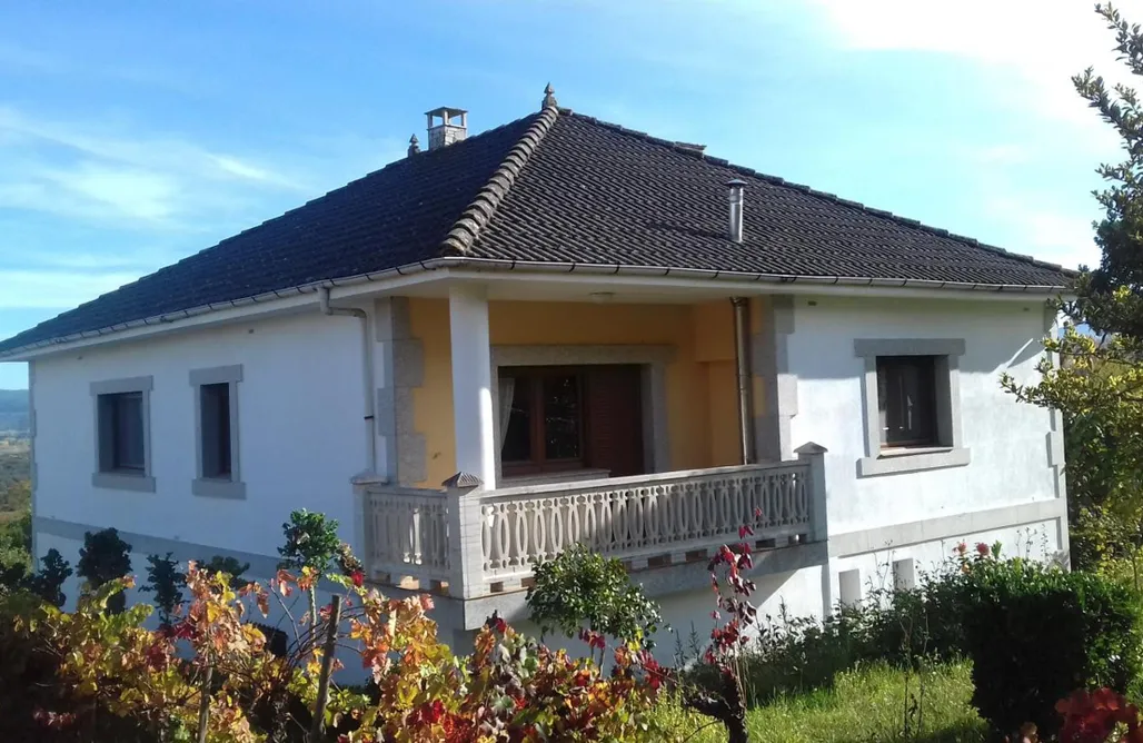 Villa con piscina en Pantòn Ribeira Sacra Galicia  AlohaCamp