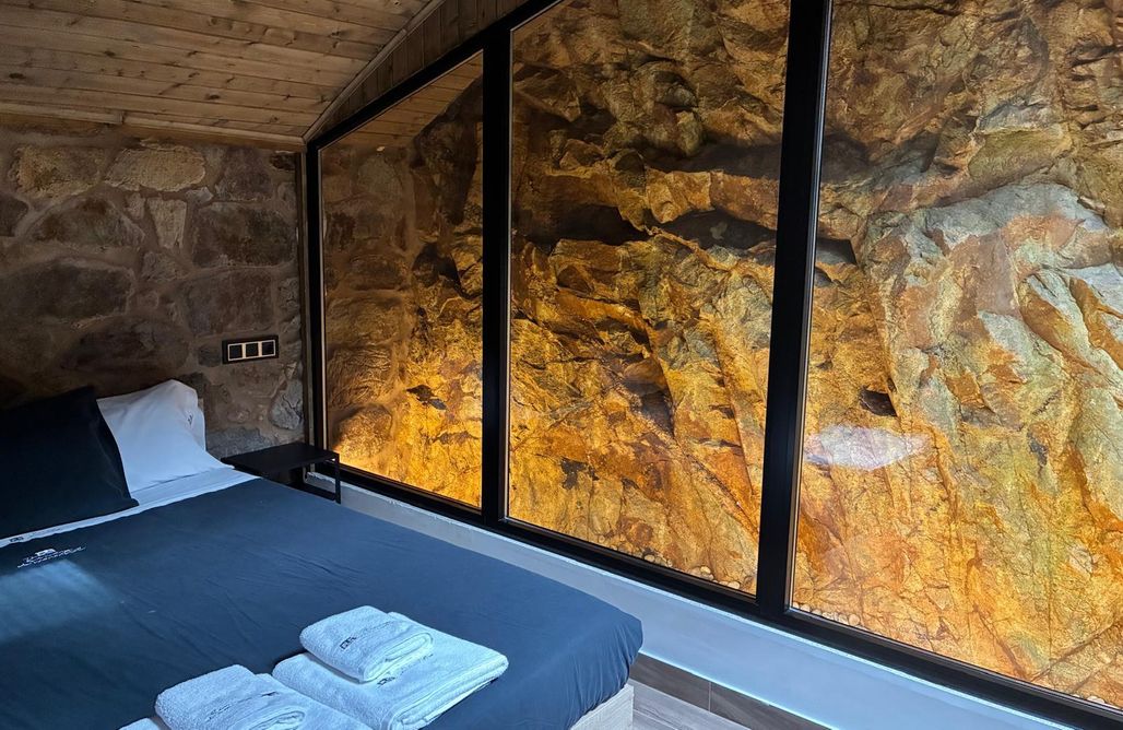 AlohaCamp Casa hobbit en el Bosque 4