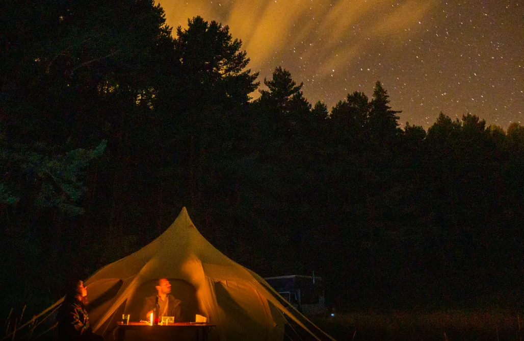 alojamientos AlohaCamp Wellness and Wilderness - Bell Tent 1