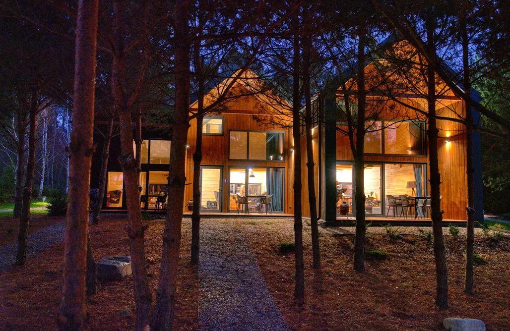 noclegi AlohaCamp The Tleń Lodge - domy całoroczne z jacuzzi  1