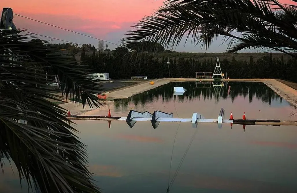 Camping en Comunidad Valenciana Sitio para autocaravanas - El Rancho Wakepark 3