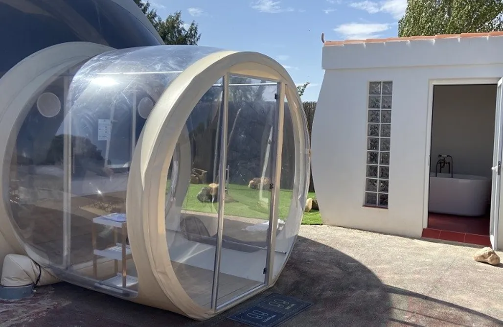 AlohaCamp Newton burbuja baño exterior 4