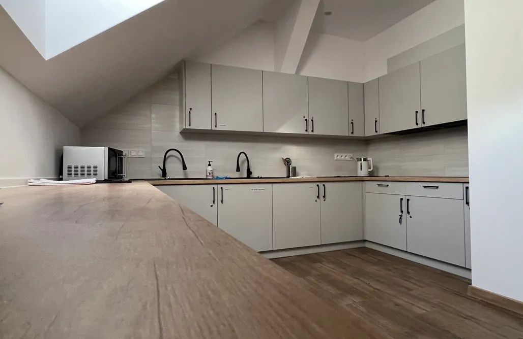 AlohaCamp Velo Hostel Campers & Bikes 1