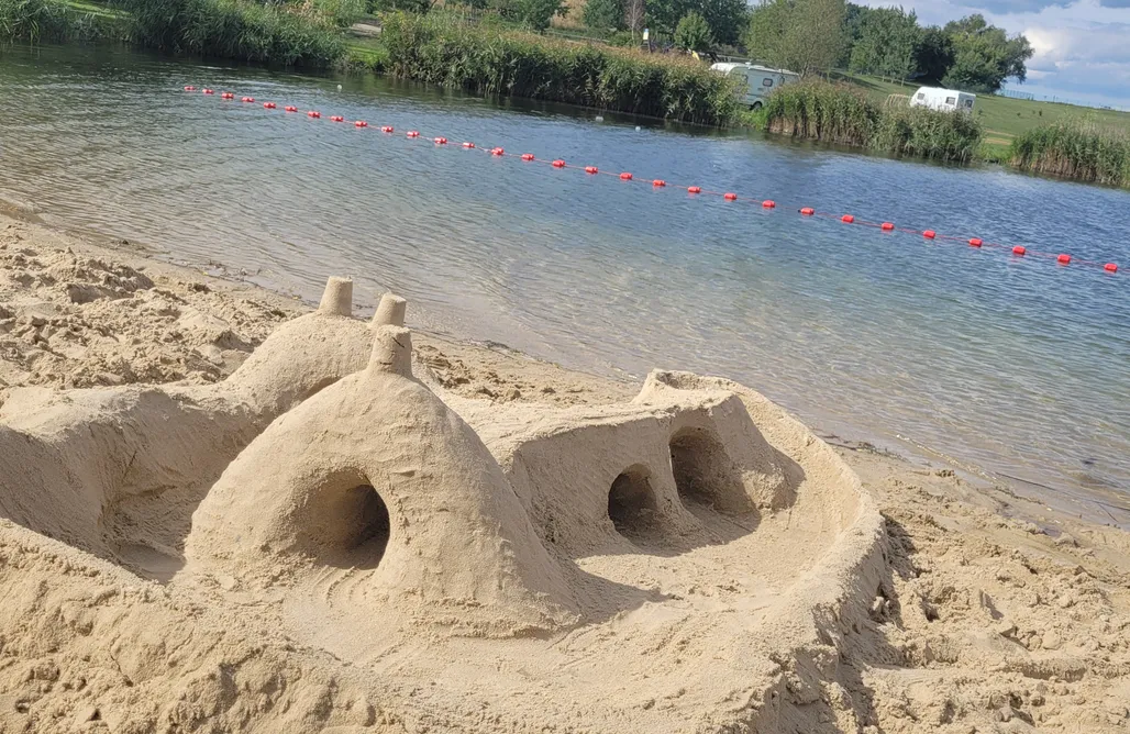 Pole namiotowe świętokrzyskie Miejsce kamperowe i namiotowe - Camp & Rest Gacki Podkowa 1