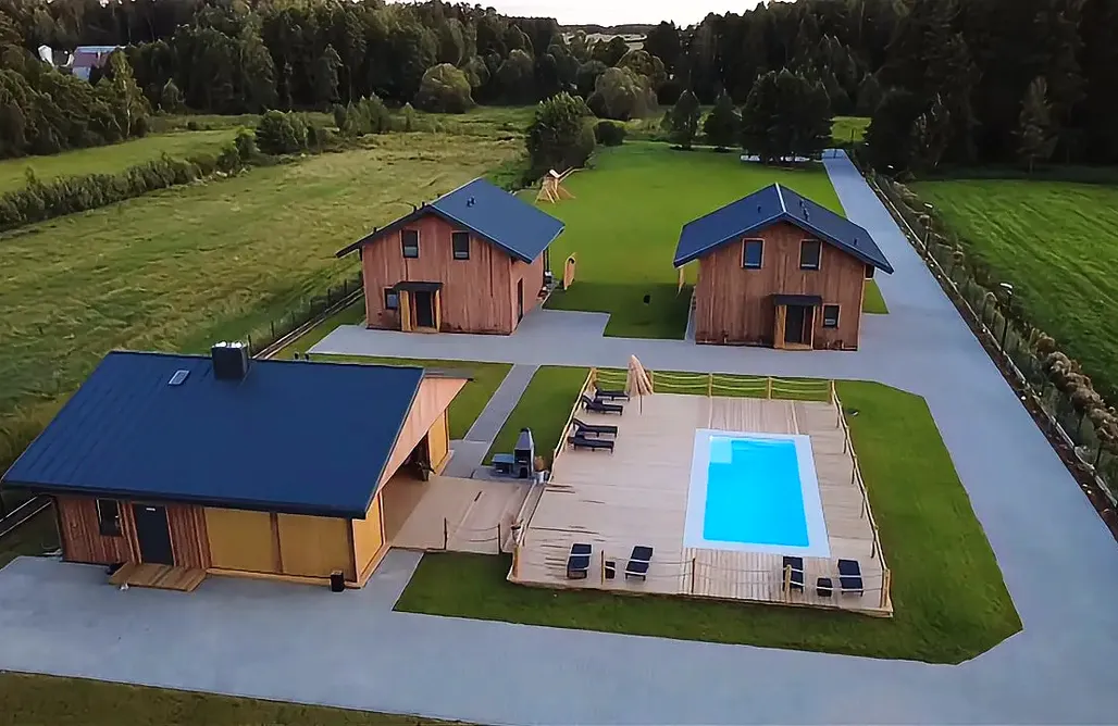 Glamping Mazury ⛵️ Z Nurtem Rzeki | Dom z basenem nad rzeką 3