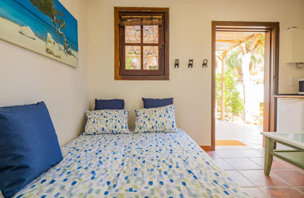 AlohaCamp Mijas Finca Huerta Rica Buganvilla 2