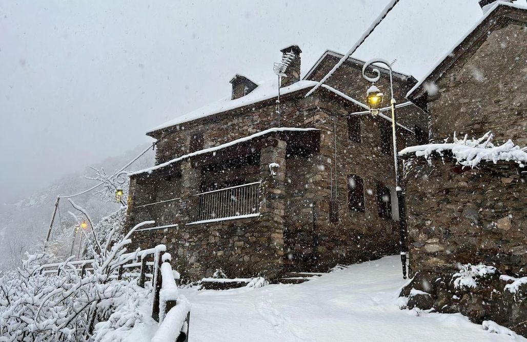 Casa Rural Ordesa Casa Rústica y Chic con Chimenea 1