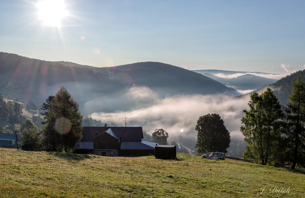 Krkonošská roubenka u potoka: Tam, kde se zastavil čas AlohaCamp
