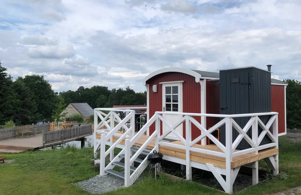 Rote Lotte im Auszeithof Niederfrohna AlohaCamp