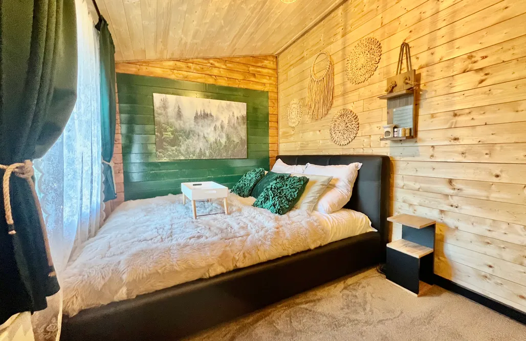 AlohaCamp Premium Chata Bieszczadzka D1 jacuzzi sauna basen 900m2ogród komienk  4