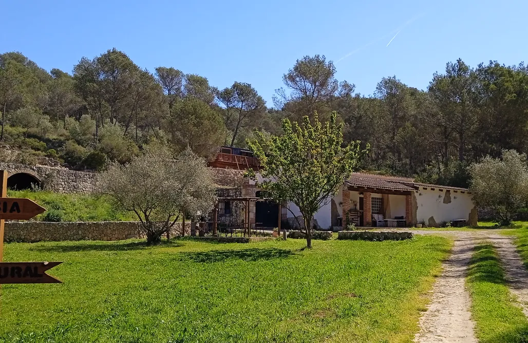 Masia les pasoles AlohaCamp