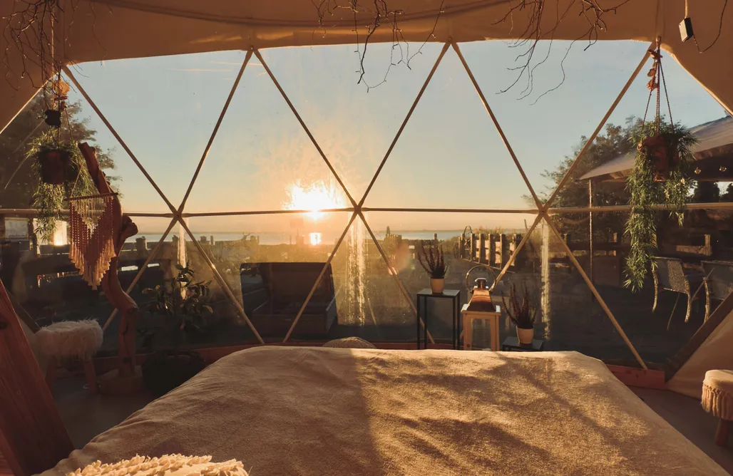 Wakacje nad Morzem Magiczna kopuła skryta pośród mgły 1