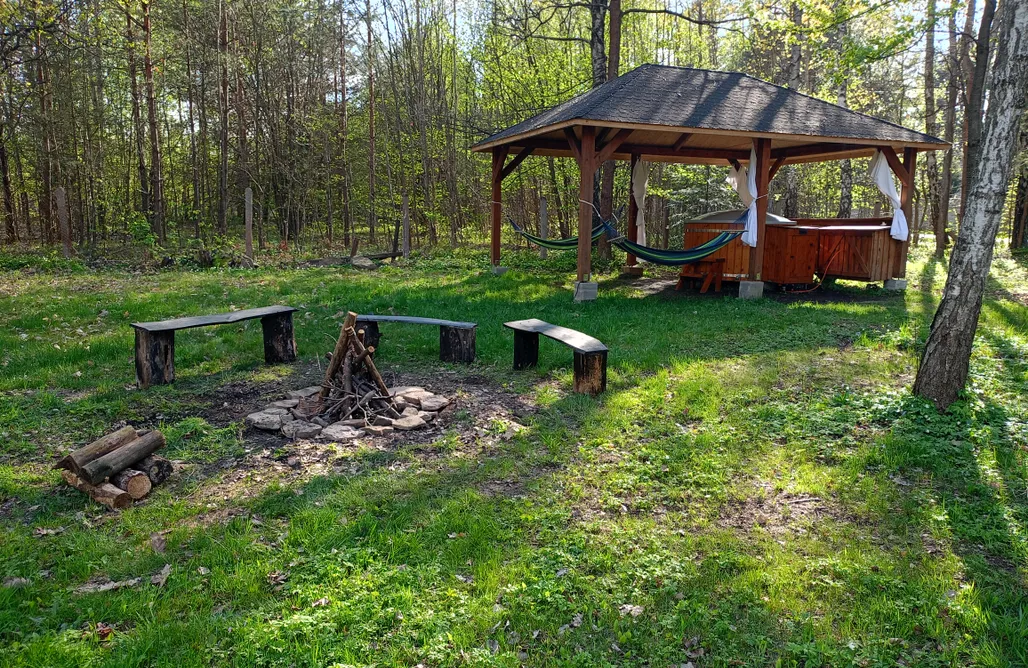 Jurty i namioty w lesie KotfaLas. Glamping - Świętokrzyskie  AlohaCamp