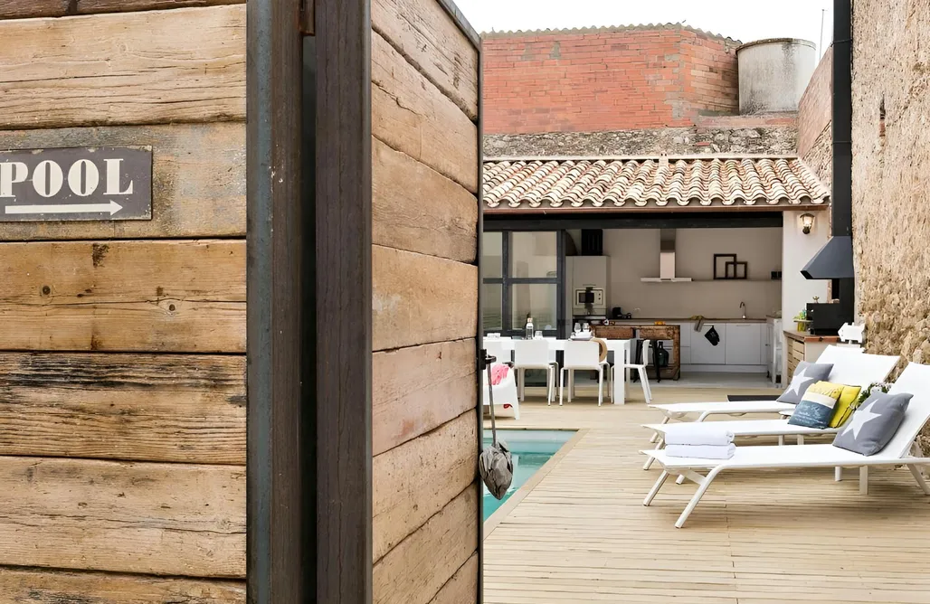 alojamientos AlohaCamp marenya pink house 1