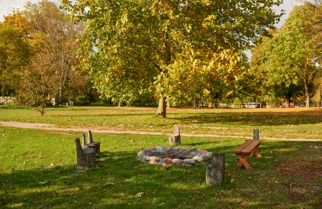 Pole campingowe Radom Miejsca kamperowe i namiotowe Dwór Mościbrody 1
