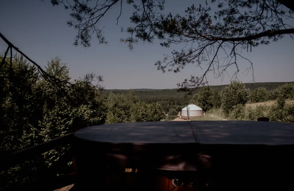 AlohaCamp Jurta w koronach drzew z jacuzzi LEŚNE PTAKI 1