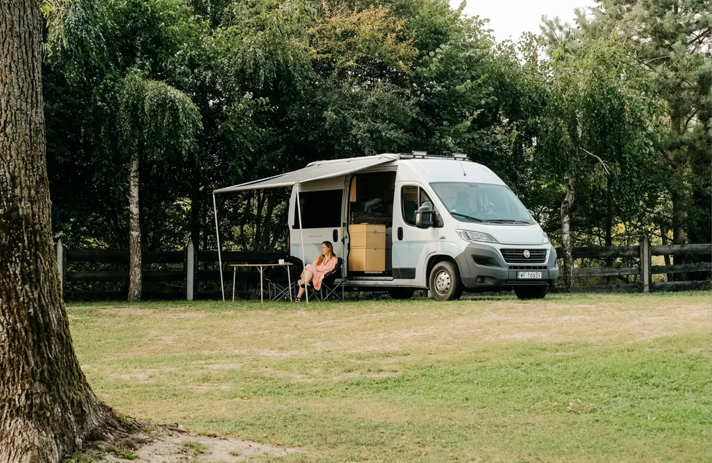 Campervan z tarasem na dachu AlohaCamp