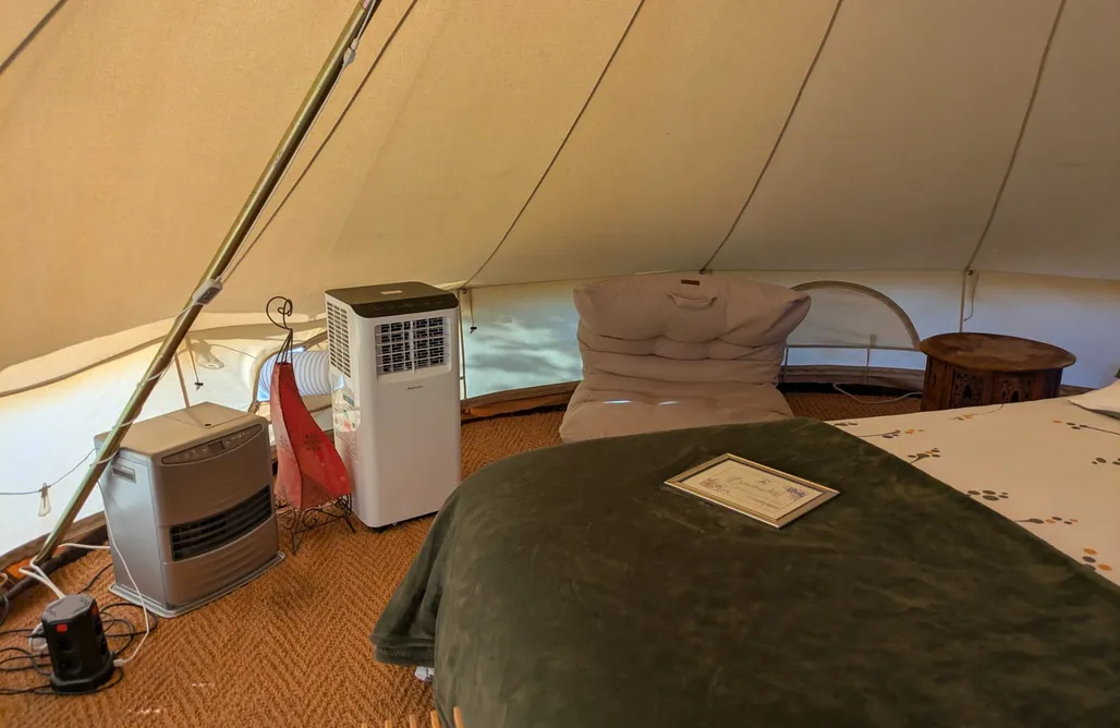 Habitaciones con Jacuzzi Barcelona Unalome Glamping 1