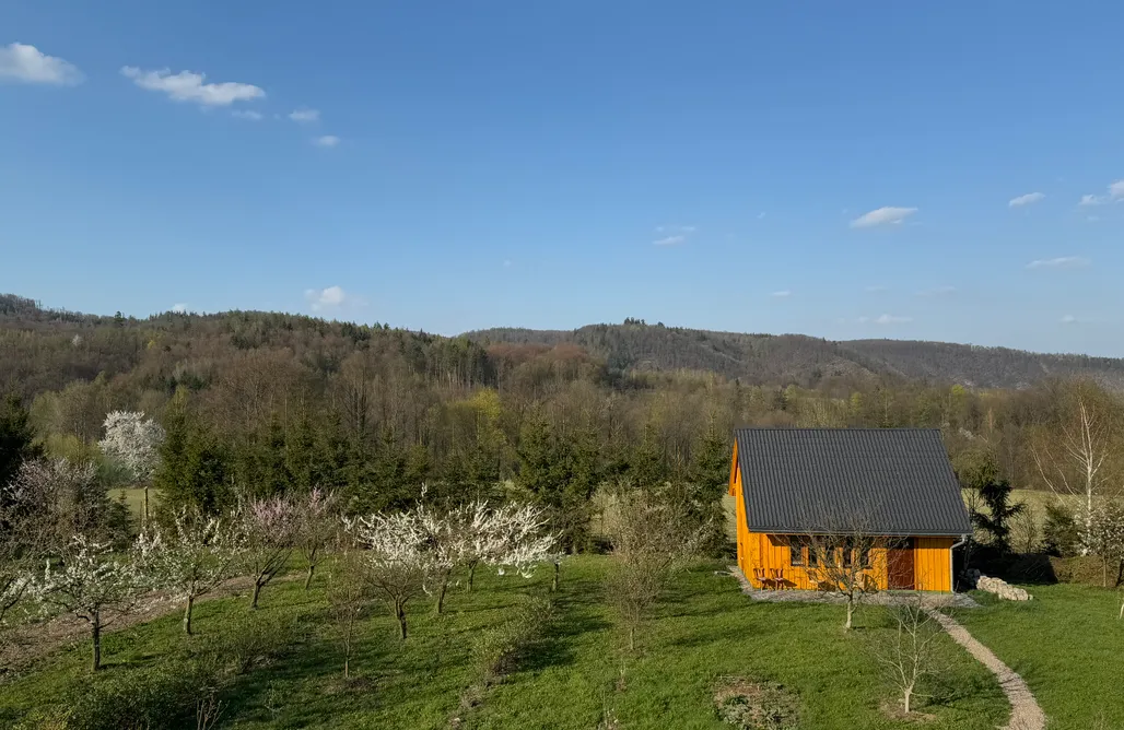 Fajne Miejsca na Wakacje w Polsce Domek w owocowym zagajniku 3