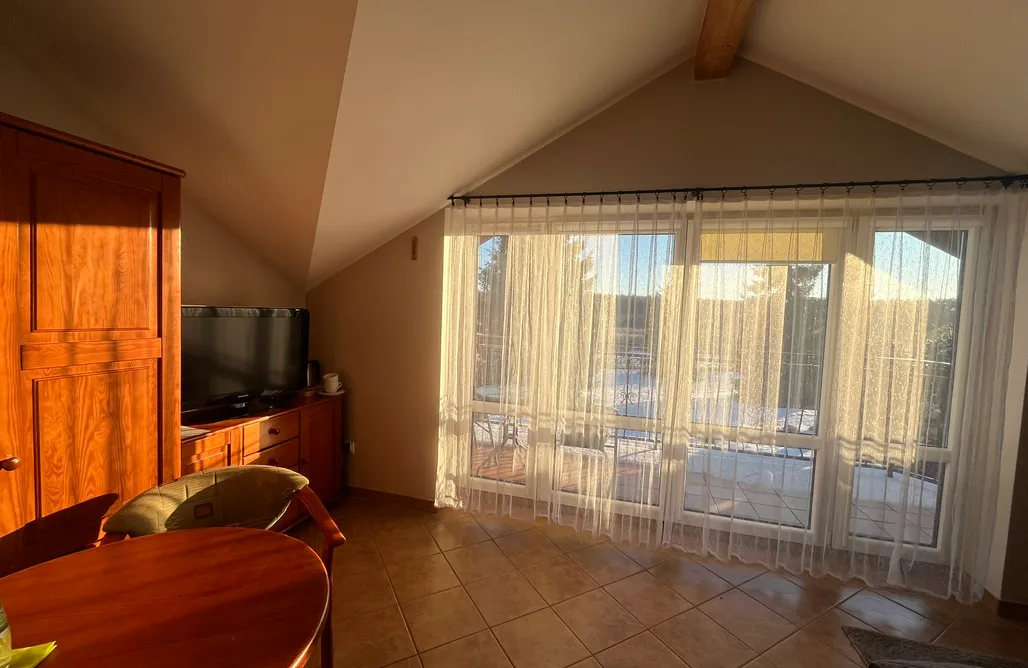 AlohaCamp Superior - wygodny nocleg w widokiem na łąki 1