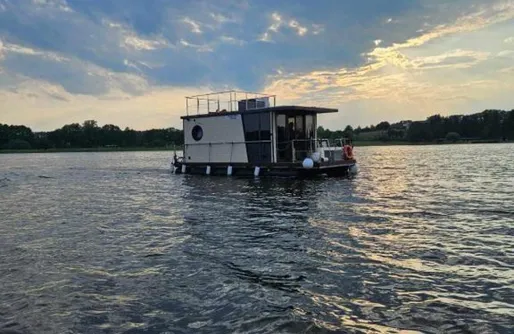 Zdjęcie obiektu Houseboat pływający domek