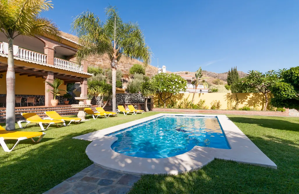 AlohaCamp accommodation Villa Andrea Sol Nerja 3