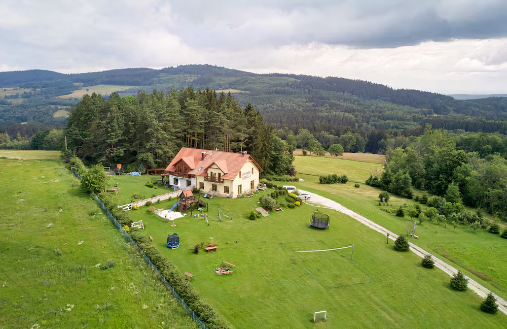 Lubawka noclegi Górskie Schronienie Apikraina 1