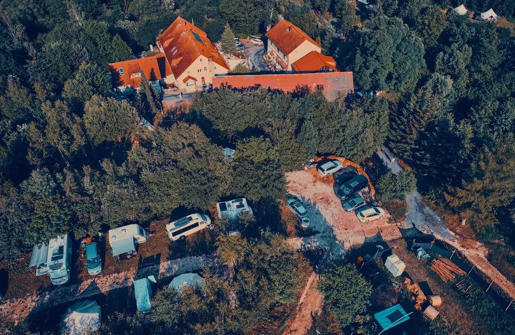 Pole Namiotowe Dolny Śląsk Miejsce kamperowe i namiotowe - Turkusowa Wyspa 1