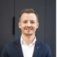 Łukasz gospodarz Lavenda - Domek z bali z widokiem na rzekę - Basen, Jacuzzi, Sauna