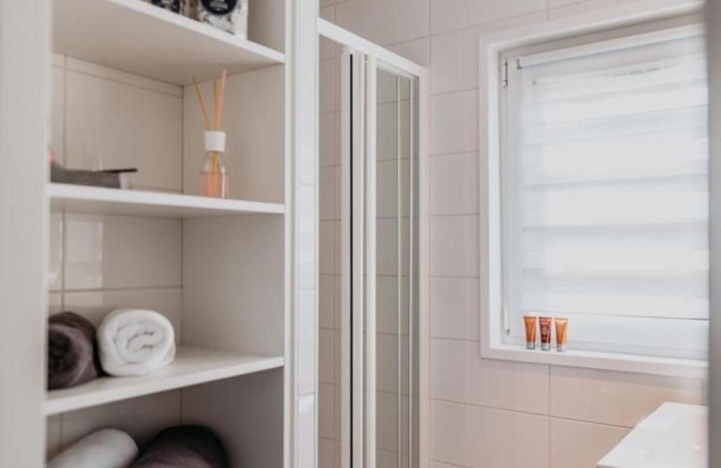 AlohaCamp accommodation Hausboot Grasshopper 1