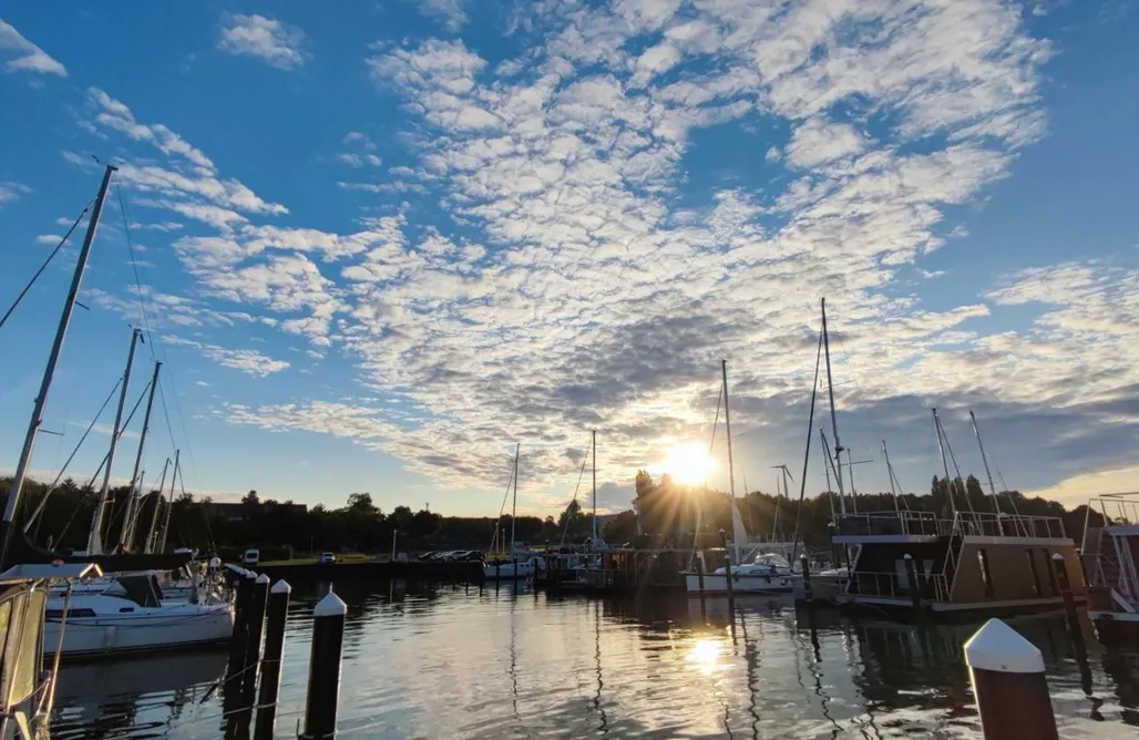 ÖKO Budget Hausboot Retreat Mondschein AlohaCamp
