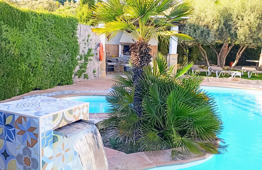 AlohaCamp accommodation Casa Lo Pinto 2 BR Piscina Privada en El Torcal 4