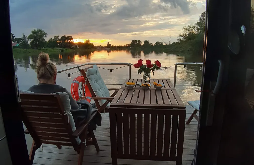 AlohaCamp accommodation Houseboat pływający dom Water Lady bez patentu motorowodnego 5