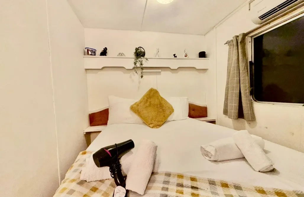 AlohaCamp Hot Tub-The Cosy Cwtch 3